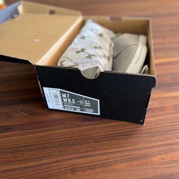 Under Armour Unisex UA Street Encounter Shoes Women 8.5 or Men 7 - Picture 4 of 6